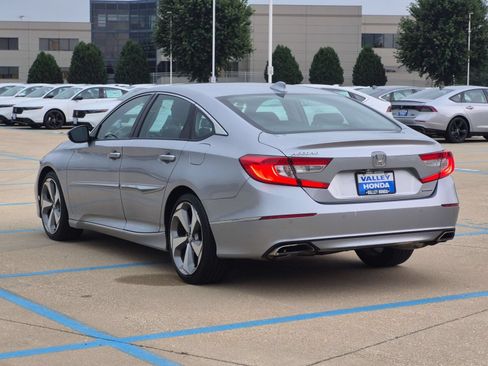 Used 2018 Honda Accord Touring image 9