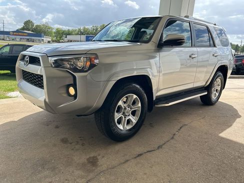 Used 2016 Toyota 4Runner SR5 Premium image 4