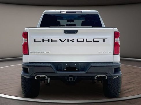 Used 2019 Chevrolet Silverado 1500 Custom Trail Boss w/ Custom Convenience Package AWD/4WD image 4