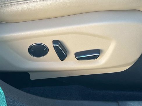 Used 2017 Ford Explorer XLT w/ Equipment Group 202A image 21