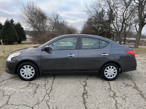 Used 2015 Nissan Versa SV image 2