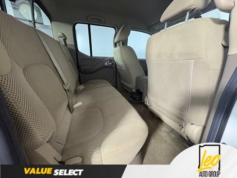 Used 2016 Nissan Frontier SV w/ SV Value Truck Package AWD/4WD image 18