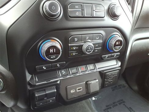 Used 2022 Chevrolet Silverado 2500 LT w/ Convenience Package image 19