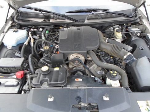 Used 2004 Lincoln Town Car Signature image 16