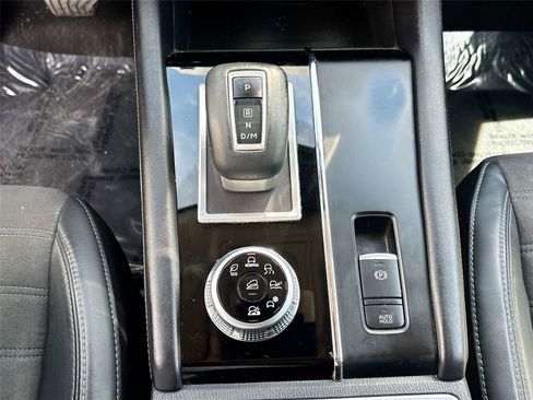 Used 2022 Mitsubishi Outlander SE AWD/4WD image 16