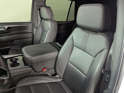 Used 2025 Chevrolet Tahoe RST w/ RST Performance Edition image 10