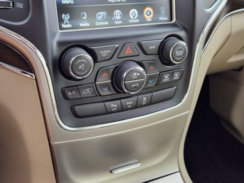 Used 2014 Jeep Grand Cherokee Limited w/ Trailer Tow Group IV AWD/4WD image 24