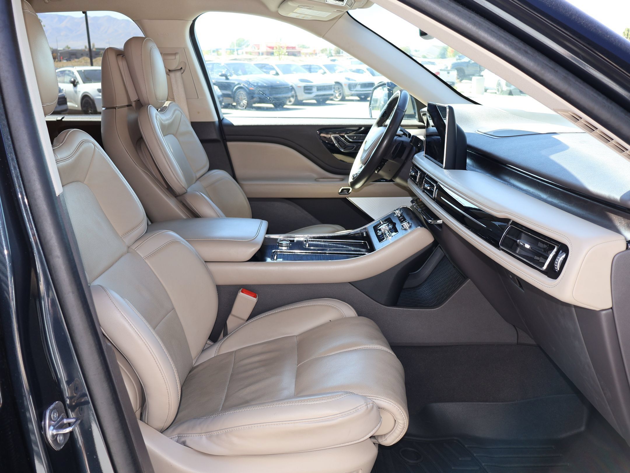 Used 2023 Lincoln Aviator Reserve w/ Equipment Group 201A AWD/4WD image 31