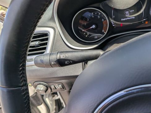 Used 2018 Jeep Compass Latitude FWD image 29