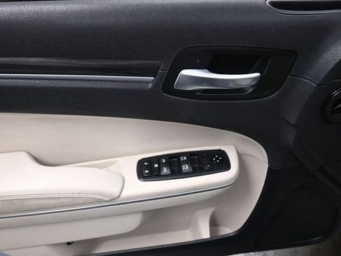 Used 2020 Chrysler 300 Touring L w/ Quick Order Package 2EF image 13