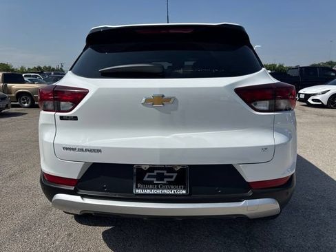 Used 2021 Chevrolet TrailBlazer LT w/ Premium Seating Package FWD image 8