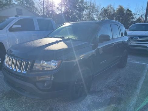 Used 2017 Jeep Compass High Altitude image 2