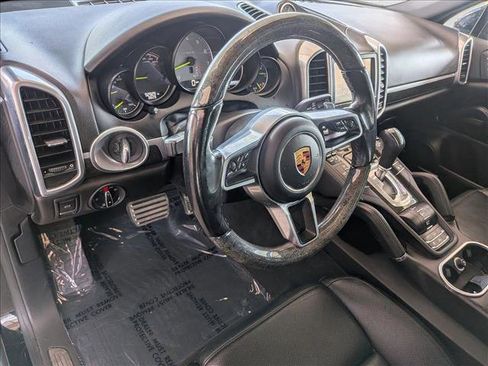 Used 2016 Porsche Cayenne S image 10