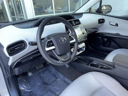 Used 2016 Toyota Prius Two image 11
