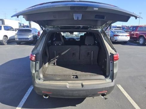 Used 2023 Chevrolet Traverse LT FWD image 5