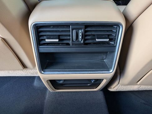Used 2023 Porsche Cayenne Platinum Edition AWD/4WD image 18