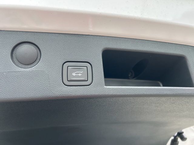 New 2026 Chevrolet Equinox LT w/ Convenience Package II FWD image 31