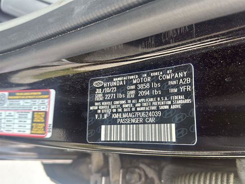Used 2023 Hyundai Elantra SEL w/ Cargo Package FWD image 6