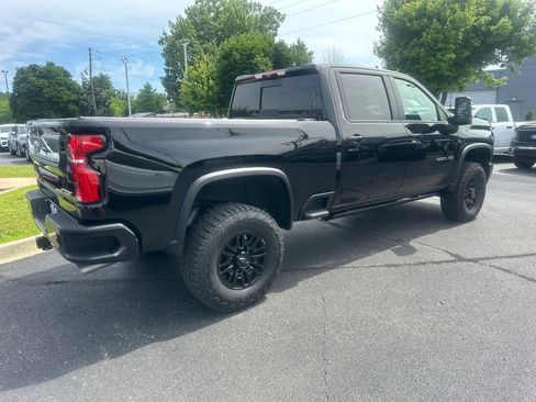 Used 2026 Chevrolet Silverado 2500 ZR2 AWD/4WD image 3