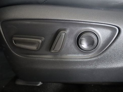 Used 2019 Toyota RAV4 XSE AWD/4WD image 14