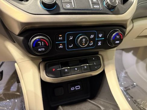 Used 2021 GMC Acadia Denali w/ Denali Ultimate Package AWD/4WD image 23
