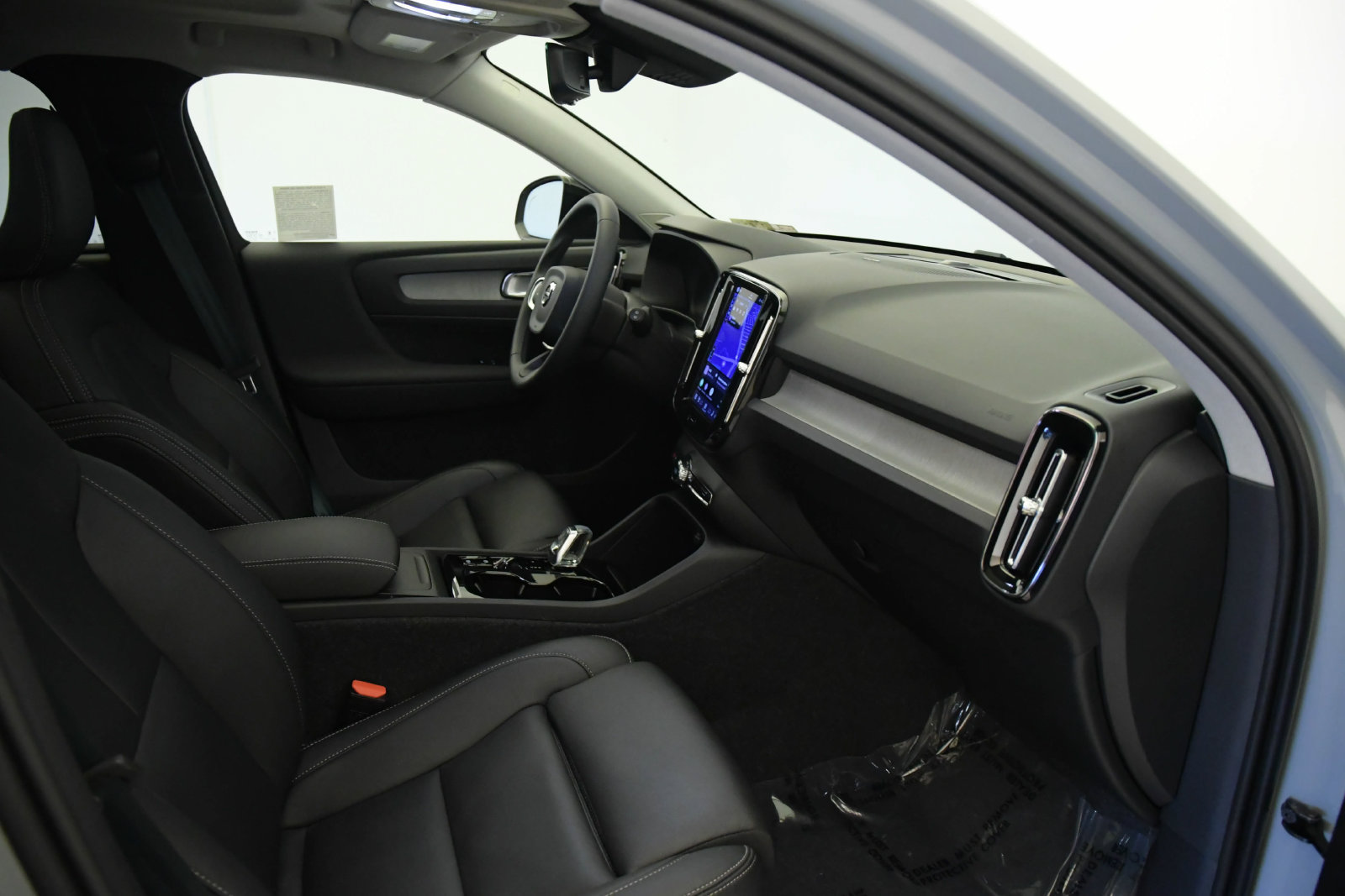 Used 2026 Volvo XC40 B5 Ultra w/ Climate Package AWD/4WD image 15