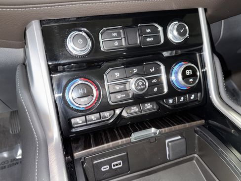 Used 2024 GMC Yukon Denali w/ Advanced Technology Package image 32