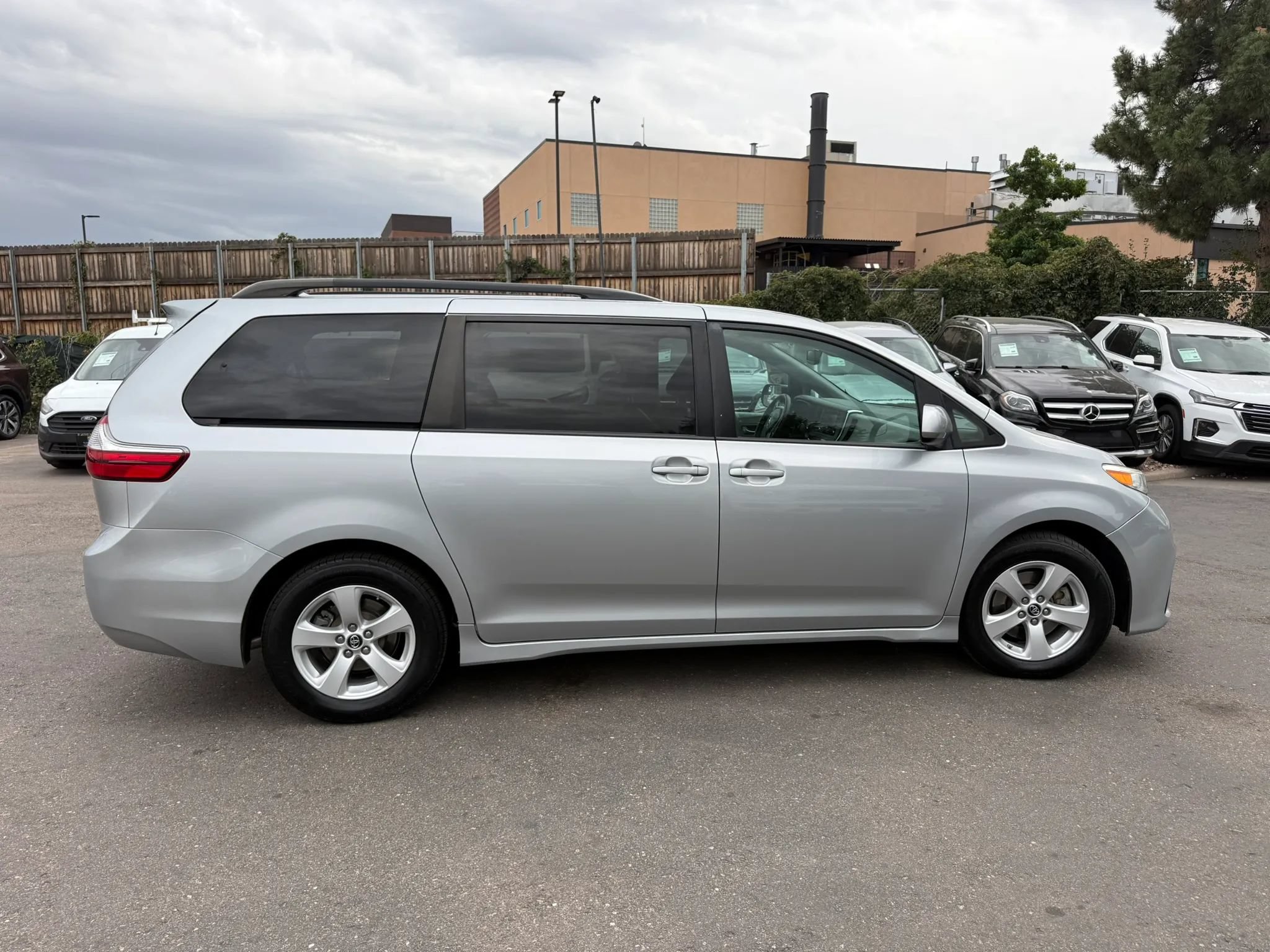 Used 2019 Toyota Sienna LE FWD image 5