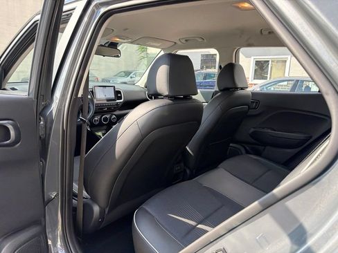 Used 2025 Hyundai Venue Limited FWD image 18