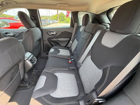 Used 2014 Jeep Cherokee Sport FWD image 30