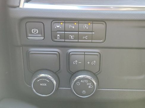 New 2026 Chevrolet Suburban LS image 13