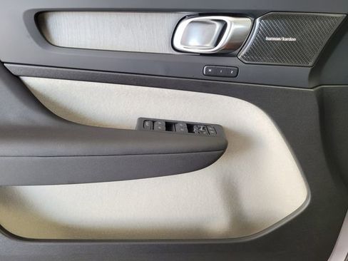 New 2026 Volvo XC40 B5 Ultra image 21