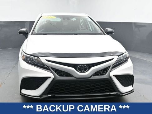 Used 2022 Toyota Camry SE w/ Convenience Package image 4