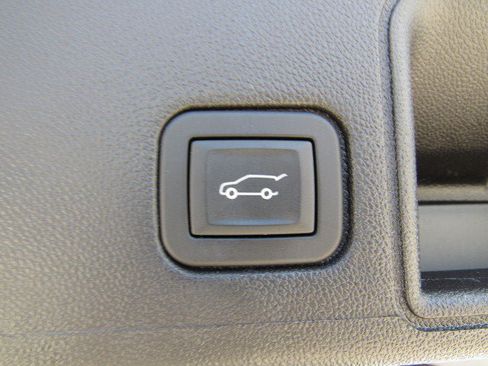 Used 2024 GMC Terrain SLT AWD/4WD image 32