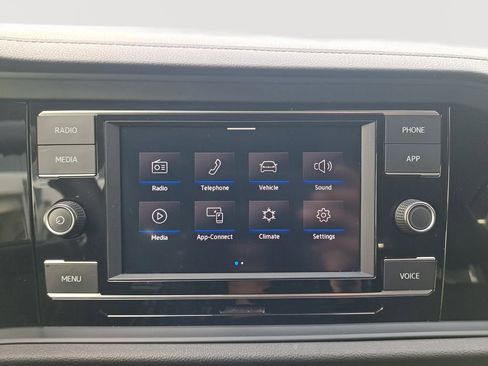 Used 2024 Volkswagen Jetta SE image 22