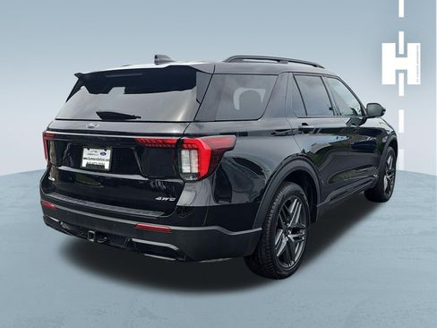Used 2025 Ford Explorer ST-Line w/ ST-Line Street Pack AWD/4WD image 3