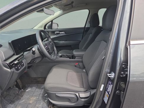 New 2026 Kia Sportage LX FWD image 11