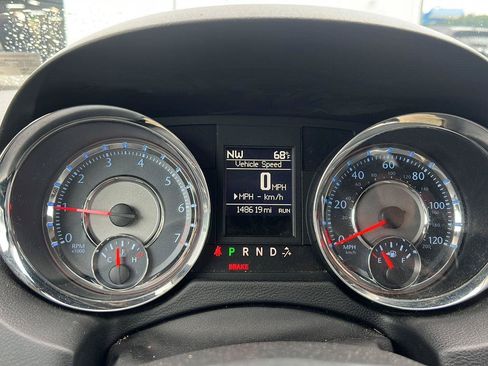 Used 2016 Chrysler Town & Country Touring w/ Driver Convenience Group FWD image 10