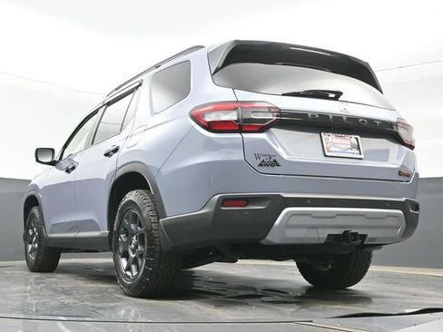 Certified 2025 Honda Pilot TrailSport image 24