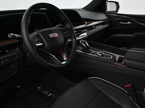 Used 2024 Cadillac Escalade Premium Luxury AWD/4WD image 7