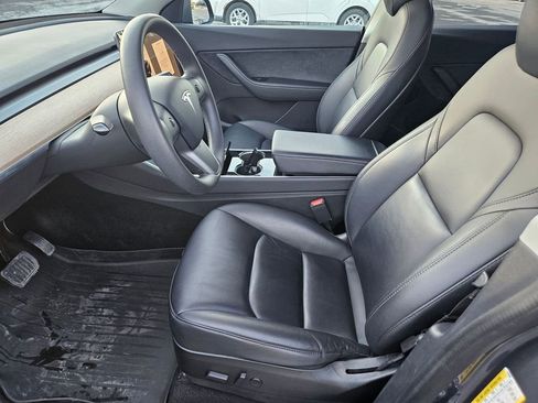 Used 2020 Tesla Model Y Long Range image 18