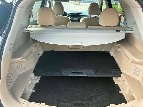 Used 2016 Nissan Rogue SV w/ SV Premium Package AWD/4WD image 10