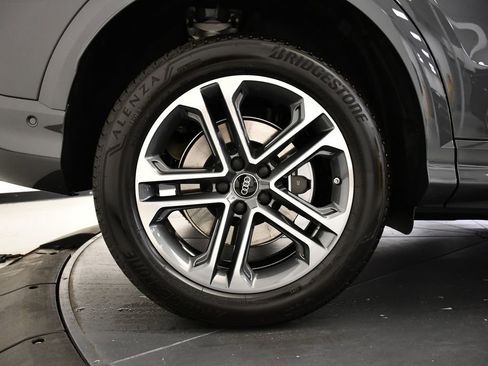 Used 2025 Audi Q5 Premium w/ Convenience Package image 15