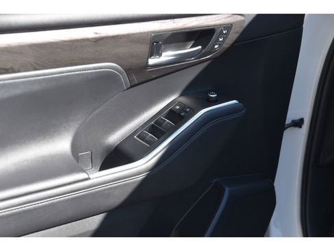 Used 2020 Toyota Highlander Platinum image 27