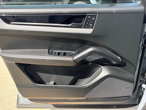 Used 2024 Porsche Cayenne Coupe image 21