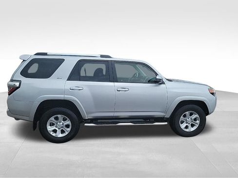 Used 2020 Toyota 4Runner SR5 AWD/4WD image 17
