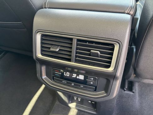 Used 2026 Volkswagen Atlas SE FWD image 24
