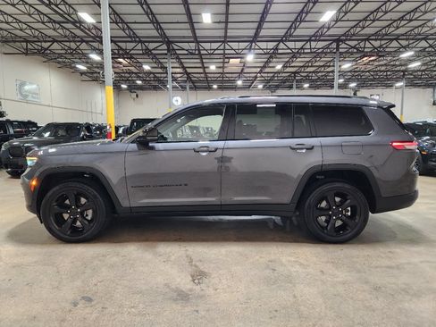 Used 2022 Jeep Grand Cherokee L Laredo RWD image 7