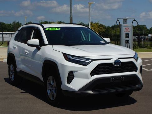 Used 2024 Toyota RAV4 XLE image 2