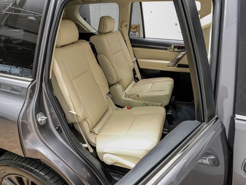 Used 2022 Lexus GX 460 Luxury w/ Sport Design Package image 32